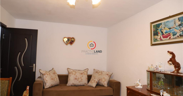 Luminos si spatios! Apartament 3 camere, decomandat, parter
