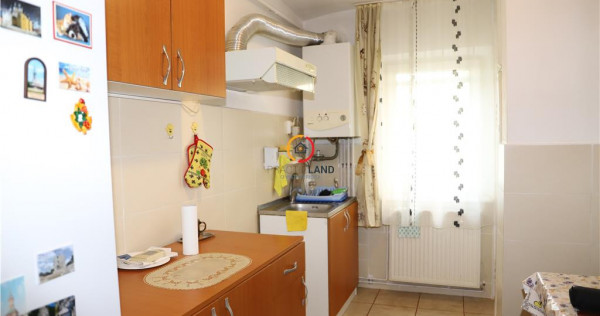 Luminos si spatios! Apartament 3 camere, decomandat, in Sace