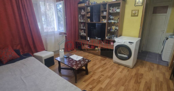 Apartament 2 camere, Etaj 1/4, zona Straja I 38 mp