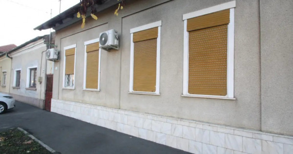 Proprietar vand 2 case alaturate Zona Fratelia
