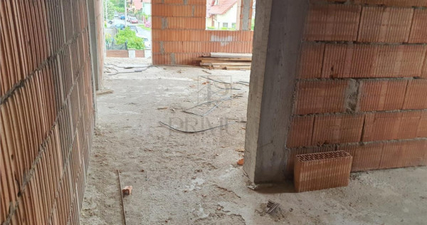 FREIDORF, DUPLEX DECOMANDAT, 6 CAMERE, 2 BAI, BALCOANE, POSI
