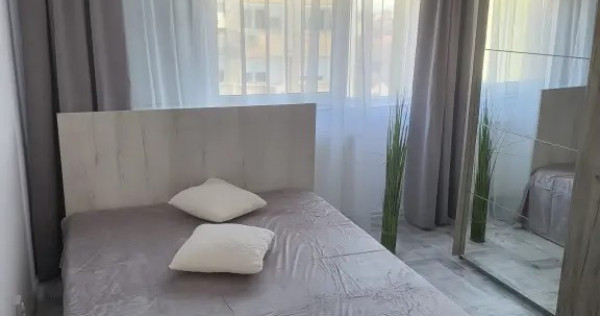 Inchirez apartament cu 3 camere in Mun. Satu Mare