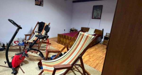 Casă de v&acirc;nzare, 130 mp, teren 562 mp, zona Pielesti
