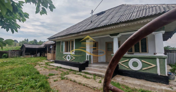 V&acirc;nd casă bătr&acirc;nească cu 3300 mp teren in Ț&acirc;rdenii...