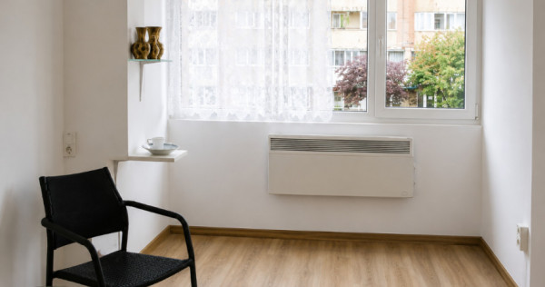 Garsoniera in bloc de apartamente, etaj 1/6, Centrul CIvic - Toamnei!