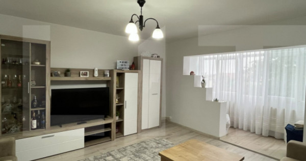 Apartament de 3 camere, zona Stejari