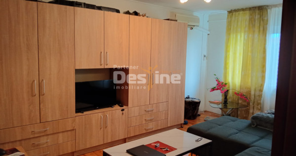 Apartament decomandat 3 camere, cartier Rovine
