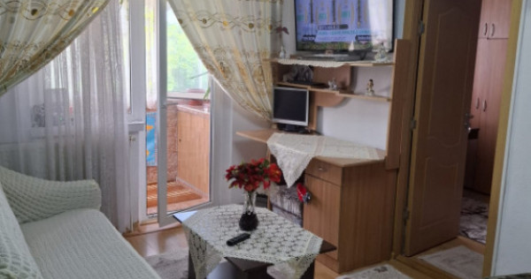 Apartament 2 camere de v&acirc;nzare &icirc;n zona Km 4-5 &ndash; mobilat,