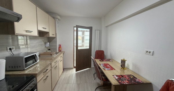 Apartament 3 camere,str.Victoriei
