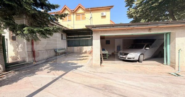 Casă cu teren generos de 800 mp, la stradă principală &icirc;n