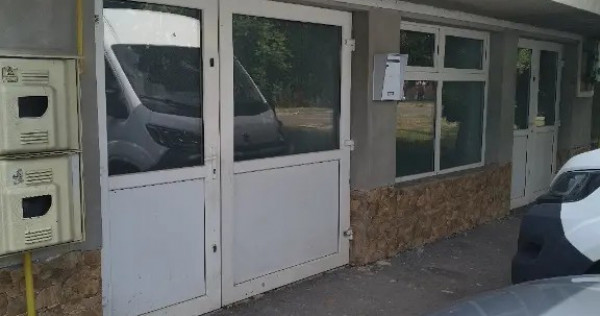De &icirc;nchiriat spatiu comercial/birouri 80 mp, 220v/380v central
