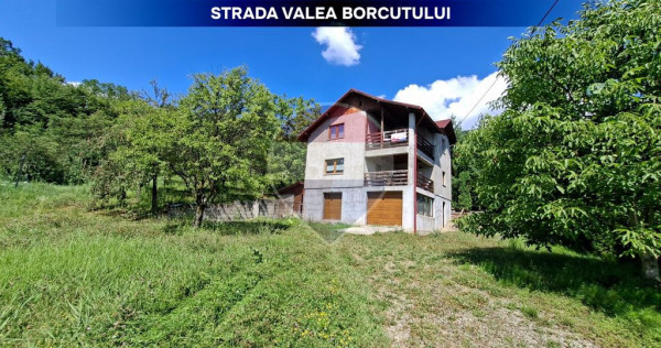 CASA cu priveliste si teren pe Valea Borcutului