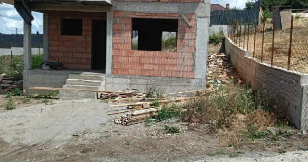 PF v&acirc;nd casă noua semifinisata 126 mp utili, teren 450 mp in Sannicoar