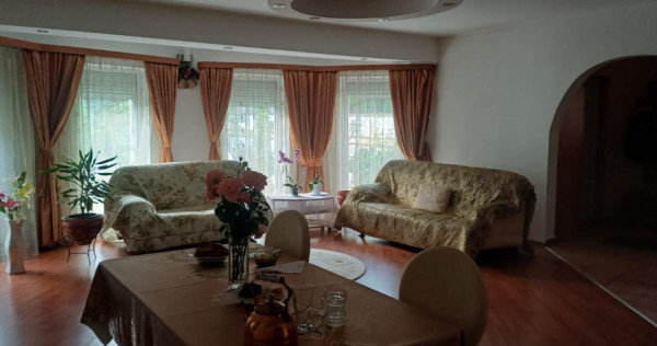 Vila superba 320 mp construiti, 500 mp curte, Crinului, Rosu