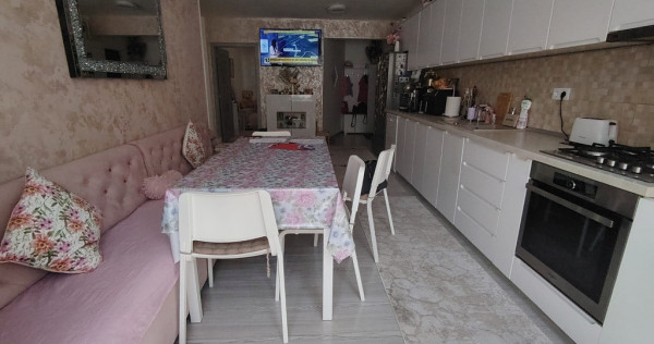 Vanzare Apartament 3 camere semidecomandat, 59 mp, Florilor