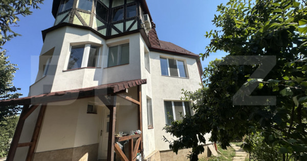 Casă de v&acirc;nzare, 260 mp, teren 2.036 mp, zona Bercu Roșu