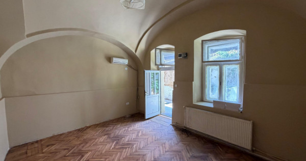 Spațiu comercial de &icirc;nchiriat, 20 mp, Centru