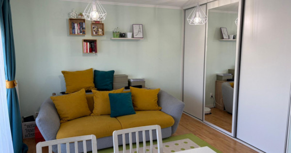 Vand apartament 2 camere 43mp +2 balcoane 6mp,zona Tineretul