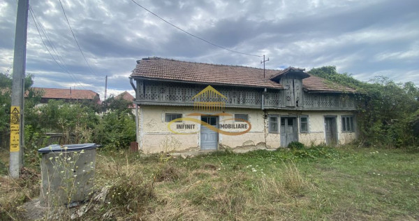 Casa batraneasca + teren de 1285 mp , Parvulesti, Bacau