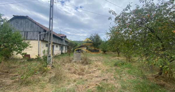 Casa batraneasca + teren de 1285 mp , Parvulesti, Bacau