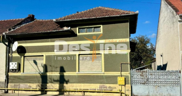 Vand casa ultracentrl Simeria din caramida acces de pe 2 ...