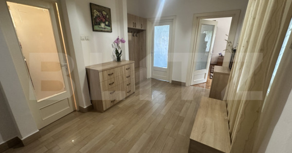 Apartament de vanzare, 160 mp, teren 165 mp, zona Strandului