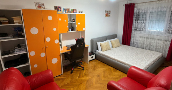 Vand apartament 3 camere decomandat Garii