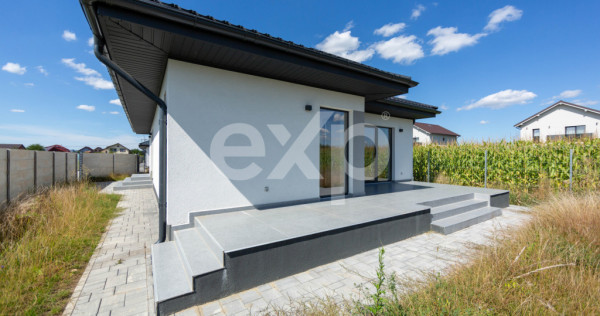 CASĂ INDIVIDUALĂ MODERNĂ &Icirc;N STUPINI-500 mp teren