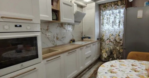 Apartament 3 camere I zona Vivo