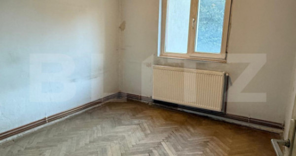 Apartament 3 camere, etajul 1, de renovat