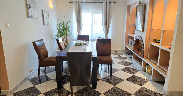Vand apartament 4 camere cu GARAJ in Deva, zona Dorobanti, etaj 2,