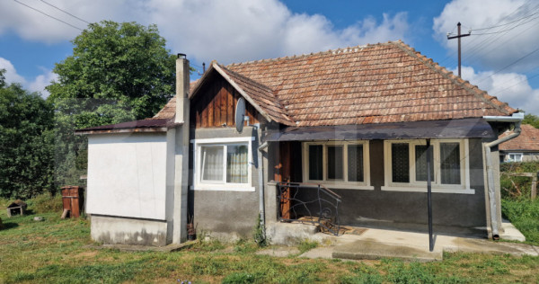 Casa individuala renovabila, teren 2300 mp, comuna Alunis