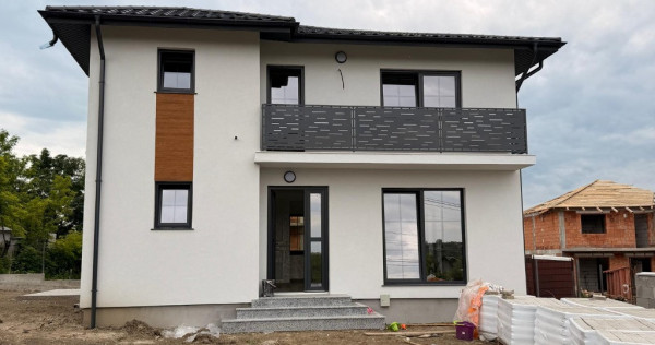 Casa cu etaj zona centrala in Cismea