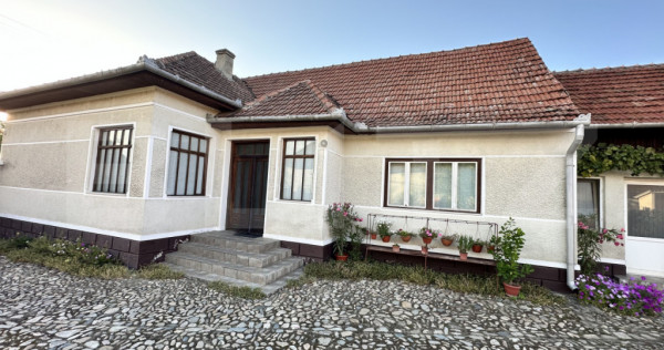 Casa 163 mp, teren 3.446 mp, zona Beriu