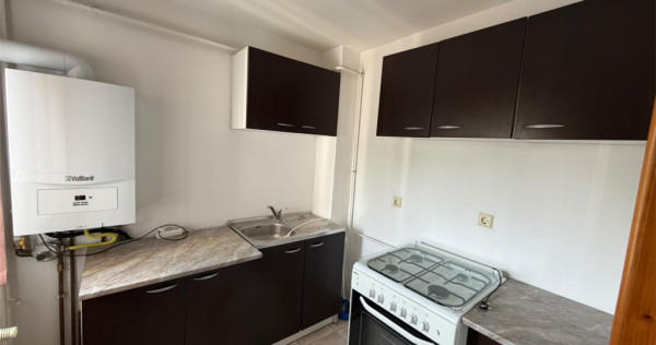 Apartament 3 camere, parter, zona Biserica Catolica