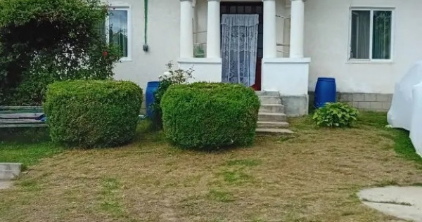 Casa de v&acirc;nzare, comuna V&acirc;rfuri, județul D&acirc;mbovița
