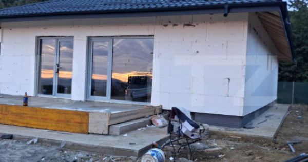 Casa 4 camere, 96 mp, zona Barnova-Pietraria