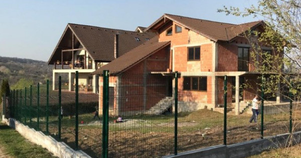 Casă la roșu intabulată Cisnădioara, 478 mp, teren 833 mp, D+P+M