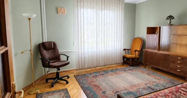 Casă individuală| 200 mp utili | 5 camere | Curte | 2 parc