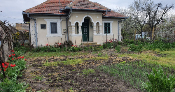 Casă 4camere teren intravilan 840mp,dublă deschidere stradală Vanjulet
