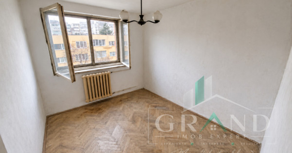 Apartament 3 camere, renovabil I zona Piata Flora I Mănăș