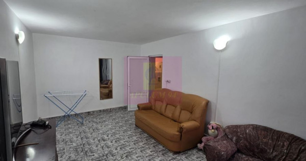 Apartament cu 3 camere de vanzare in Campina, parter