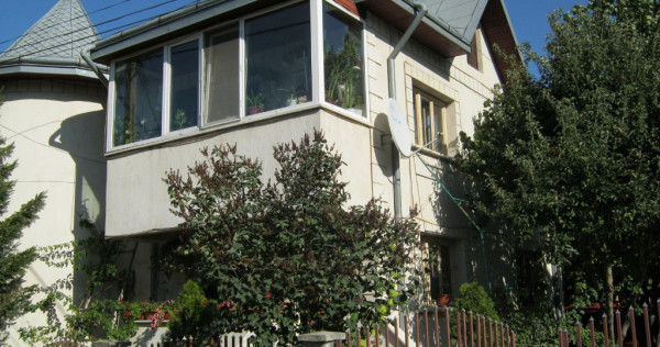 Casa cu etaj si cladire separata de 250mp