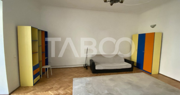 Garsoniera de inchiriat 42mpu mobilata utilata zona Centrul