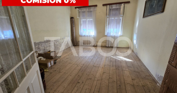 Casa tip duplex de vanzare la curte comuna pivnita in Piata