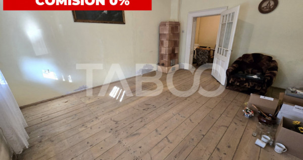 Casa tip duplex de vanzare la curte comuna pivnita in Piata