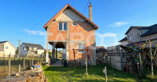 Casa individuala 4 camere cu curte de 550 mp 2 bai Cristian