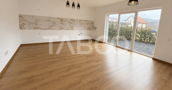 Duplex pe un singur nivel 3 camere 2 bai 235 mp teren in Tal