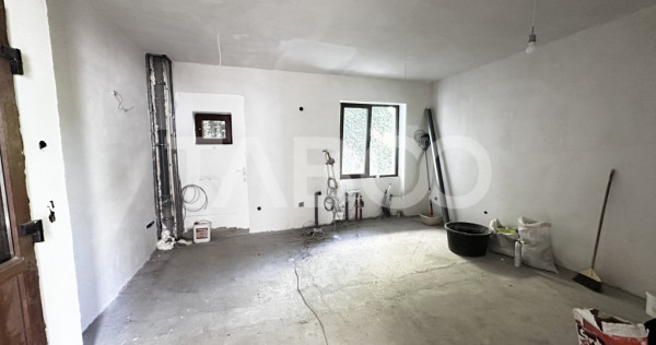 De vanzare apartament 3 camere nemobilat 56mp cu balcon Cent