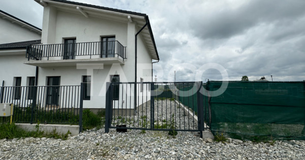 Casa tip duplex cu acces 2 strazi cu curte libera 195 mp Moh